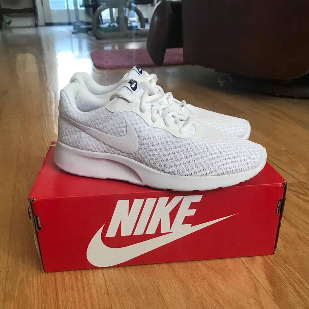 New Nike White Tanjun